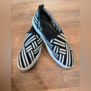 What For from Paris-Black and White geometric patterned cloth Slip-On Sneakers